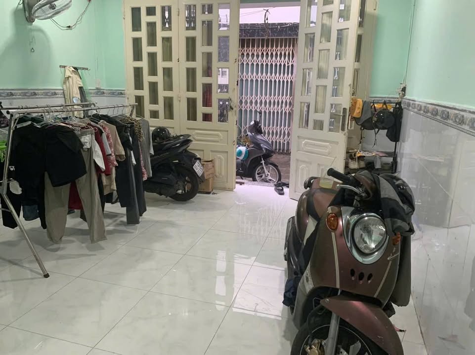 Bán nhà đường Phạm Hùng, Bình Hưng, Bình Chánh 68m² giá 2.5 tỷ - Nhà mới thuê ổn định!