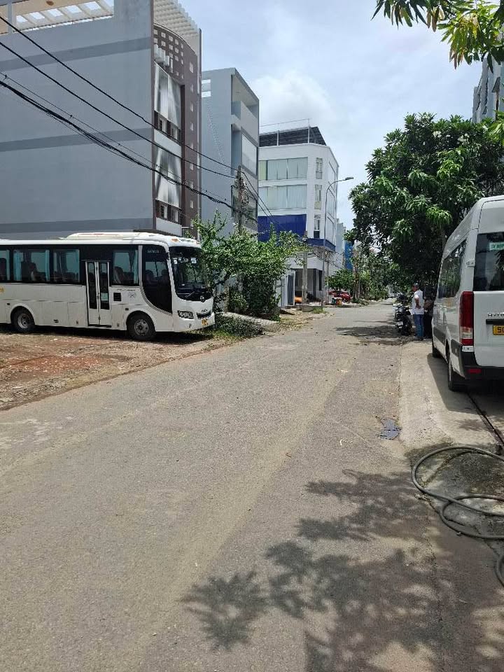 Đất mặt tiền Hùng Vương, An Lạc, Bình Tân 90m² giá 8.1 tỷ - Vị trí đẹp ngay công viên!