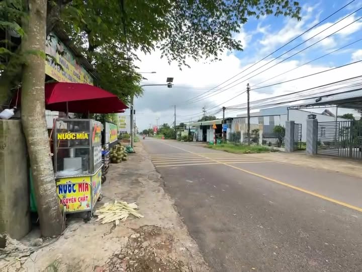 Đất nền mặt tiền đường nhựa Xuân Định 235m² giá 2.4 tỷ - Kinh doanh sầm uất!