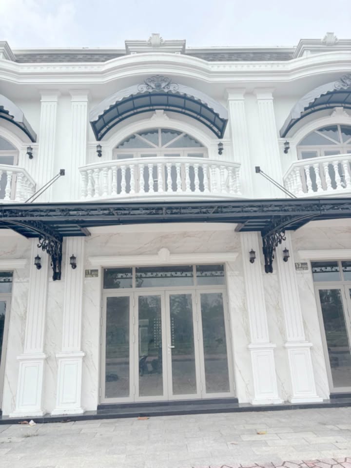 Nhà trệt lầu KĐT 5A Sóc Trăng 115m² giá 3 tỷ - Gần sân golf chỉ 100m!