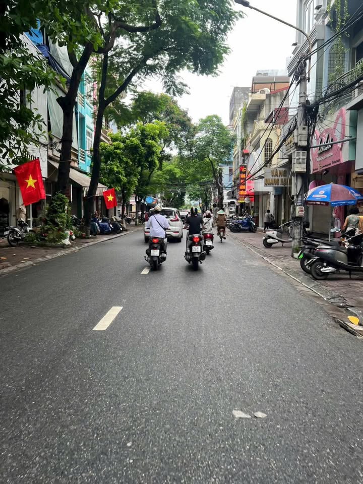 Nhà mặt tiền đường Lê Lợi, quận Ngô Quyền, 90m² giá 24.5 tỷ - Đầu tư sinh lời ngay!