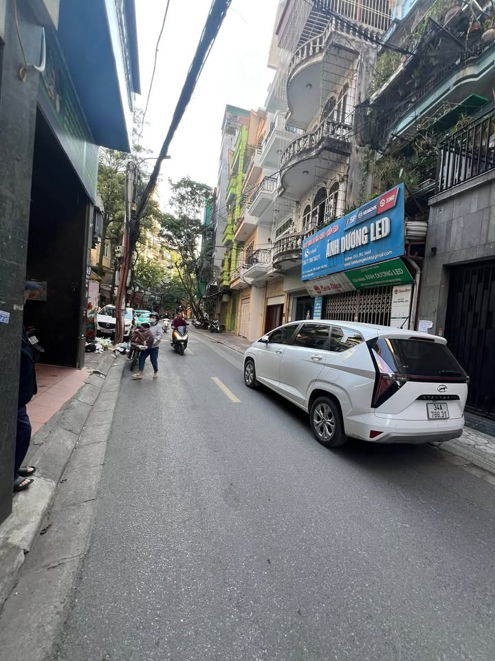 Nhà phố cho thuê tại Nguyễn Viết Xuân, Thanh Xuân - 70m² giá chỉ 27 triệu/tháng!