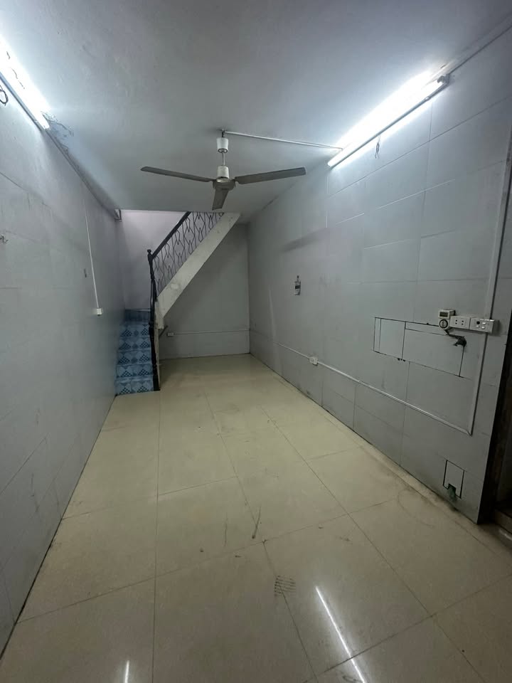 Nhà nguyên căn 3 ngủ tại Đại La 30m² giá 7 triệu - An sinh tốt, gần chợ và trường học!