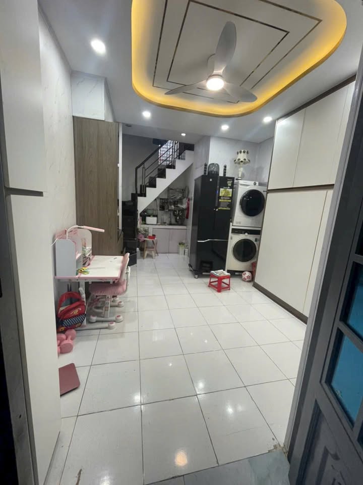 Nhà riêng Bình Tân 20m² giá 820 triệu - Vị trí hẻm an ninh, gần trường học!