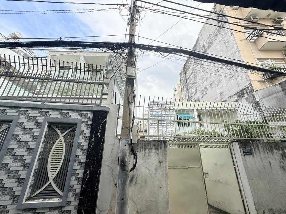 Nhà phố 166m² hẻm Tôn Thất Thuyết, Quận 4 - Diện tích lớn, phù hợp xây căn hộ dịch vụ!