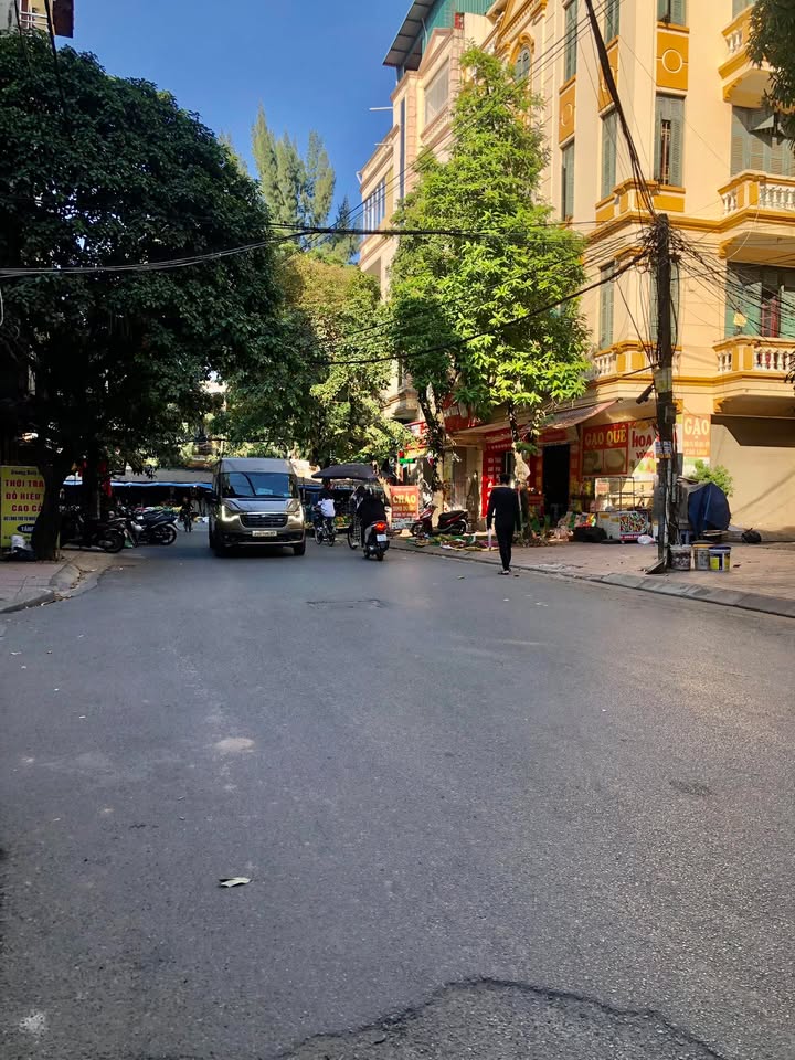 Mặt phố Hoàng Hoa Thám Ba Đình 92m² giá 41.8 tỷ - Đầu tư sinh lời ngay!