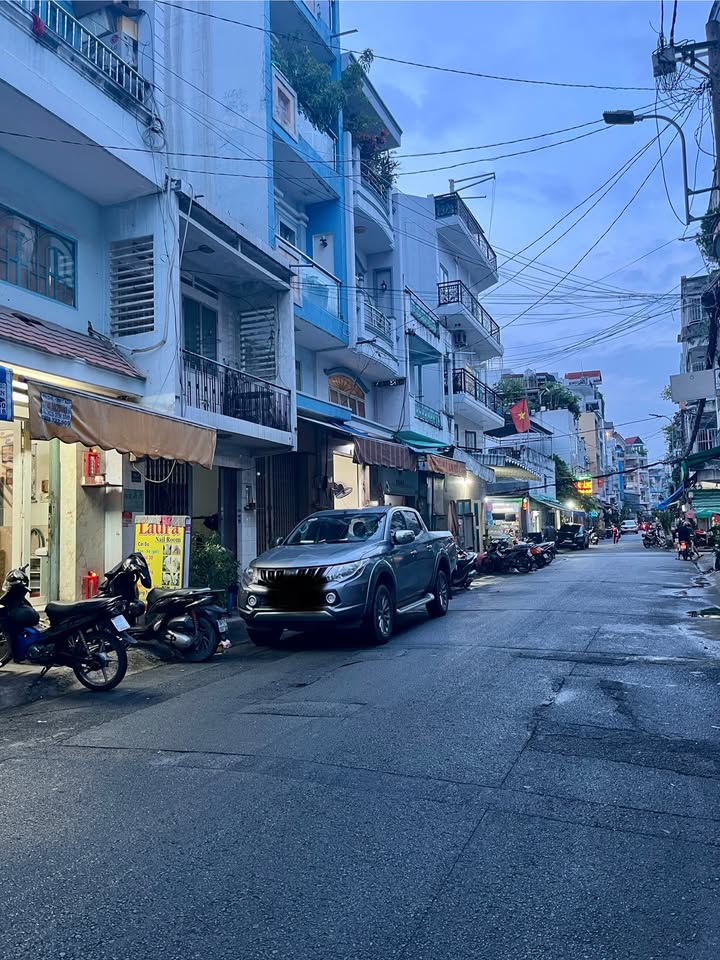 Nhà 3 tầng đường 3/2, quận 10, 50m² giá 7 tỷ - Vị trí trung tâm, đầy đủ tiện nghi!