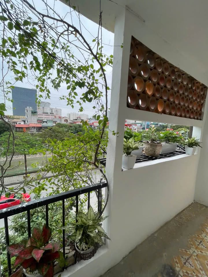 Căn hộ Tập thể View Quỳnh Mai, Hai Bà Trưng 90m² - Full nội thất xịn sò, sẵn sàng ở ngay!