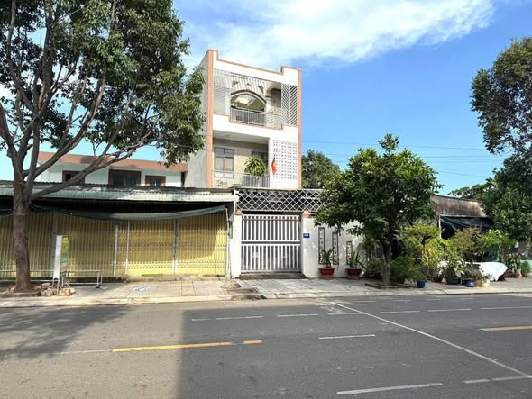 Nhà mặt tiền đường Nguyễn Thái Học, Bà Rịa 128m² giá 5.65 tỷ - Chính chủ bán gấp!