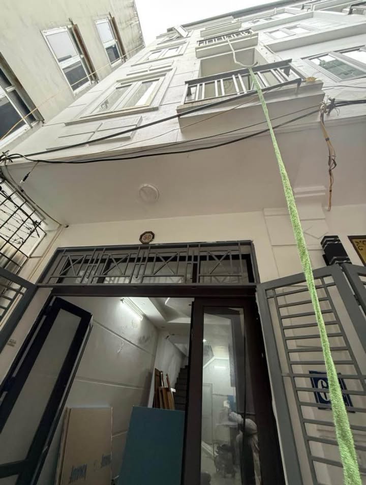Nhà phố Lĩnh Nam 33m² giá 6.15 tỷ - Sổ đỏ chính chủ, ô tô tránh nhau!