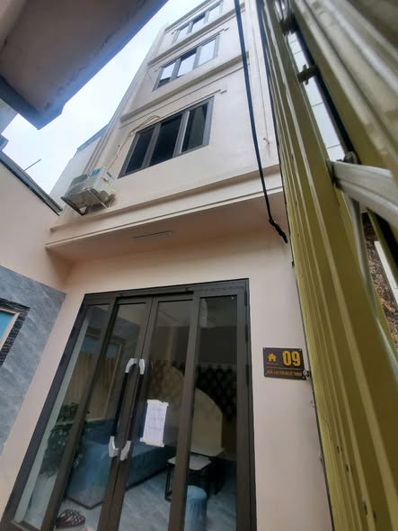 Nhà 4 tầng thang máy Ngọc Thụy, Long Biên 45m² giá 9 tỷ - Ô tô đỗ cổng, nội thất đẹp!