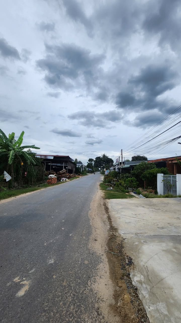 Nhà Mới Mặt Tiền Trường Chinh, Ninh Phú, Tây Ninh 170m² giá 1.95 tỷ - Tiện kinh doanh, đầy đủ nội thất!