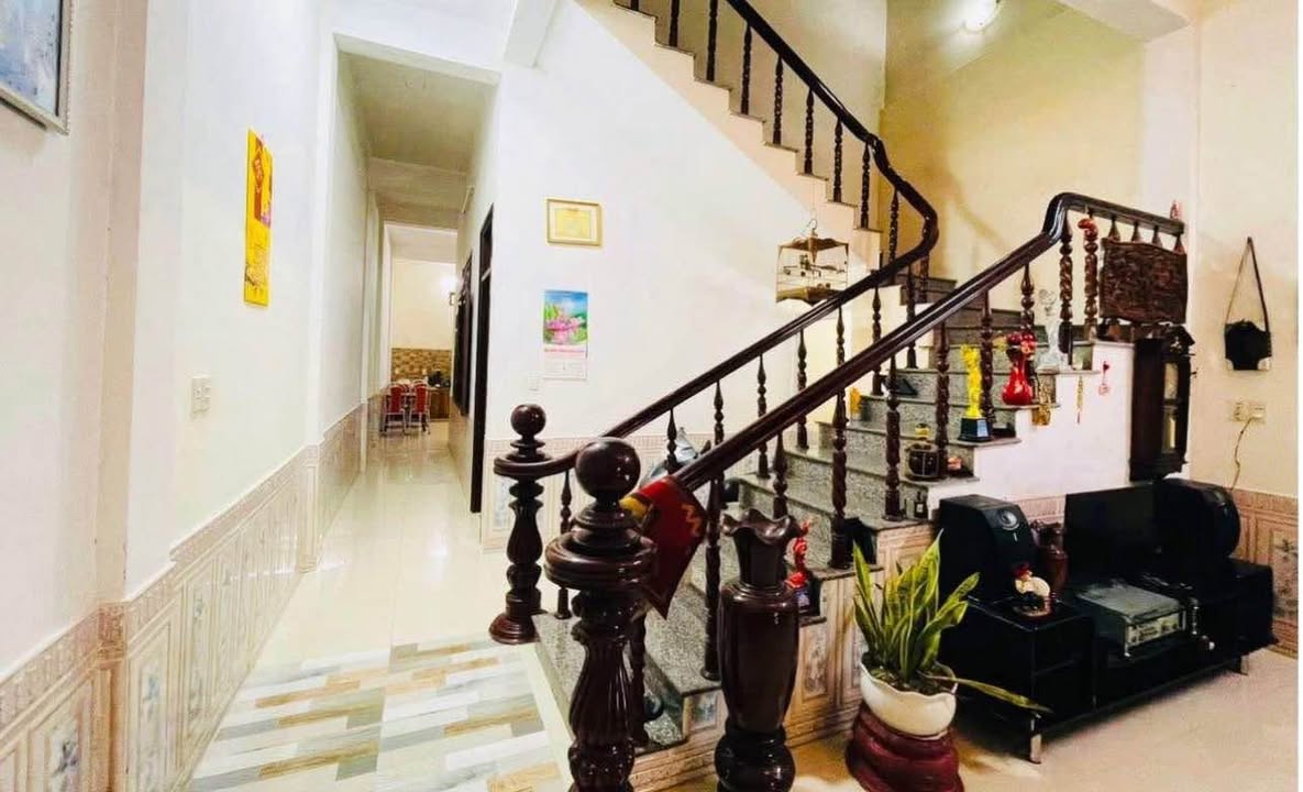 Nhà phố mặt tiền đường Trần Quý Cáp, Ninh Hòa, 121m² chỉ 3,3 tỷ - Cơ hội kinh doanh lý tưởng!