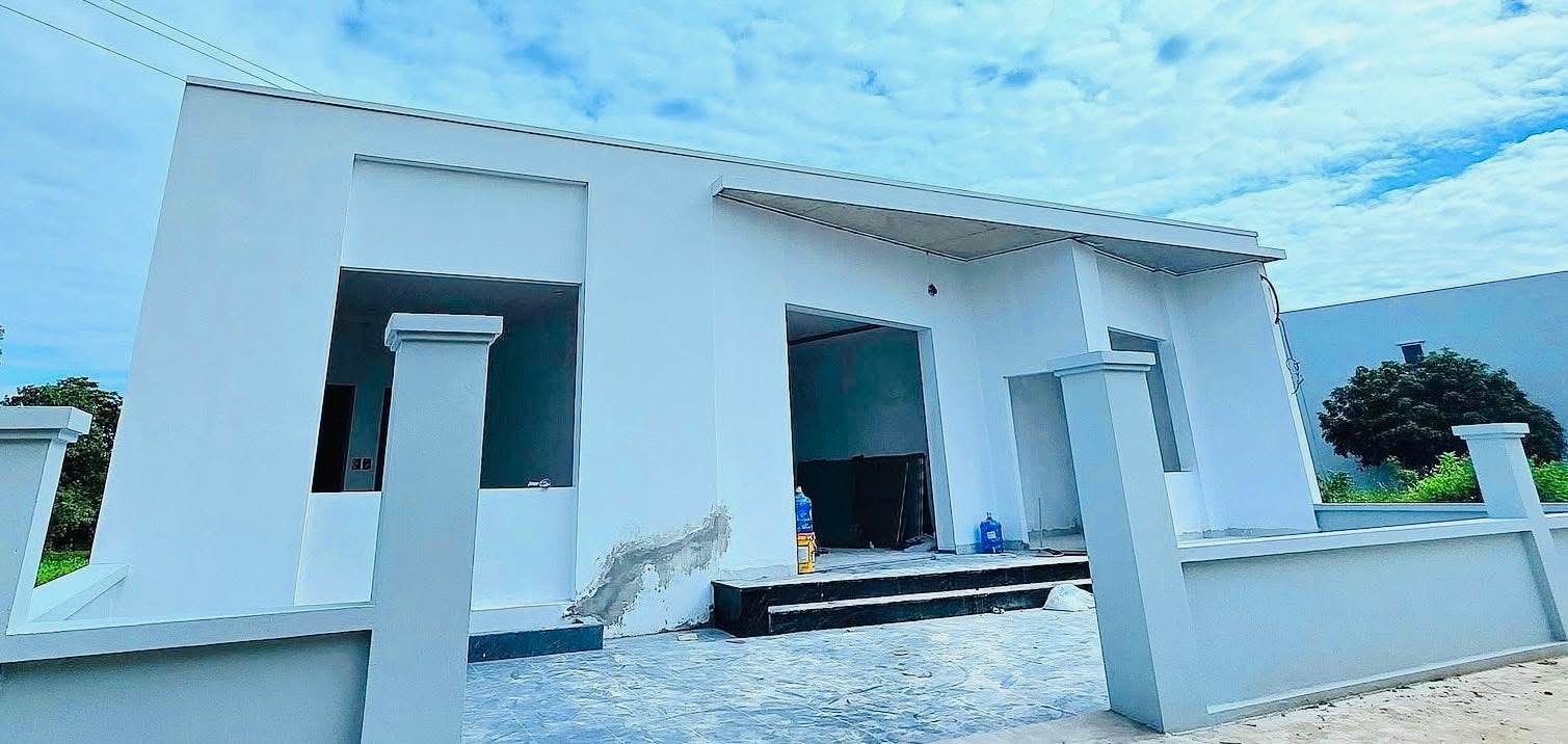 Nhà sân vườn đẳng cấp tại Hải Yên, Móng Cái 200m² giá chỉ 2 tỷ – Sẵn sàng vào ở!