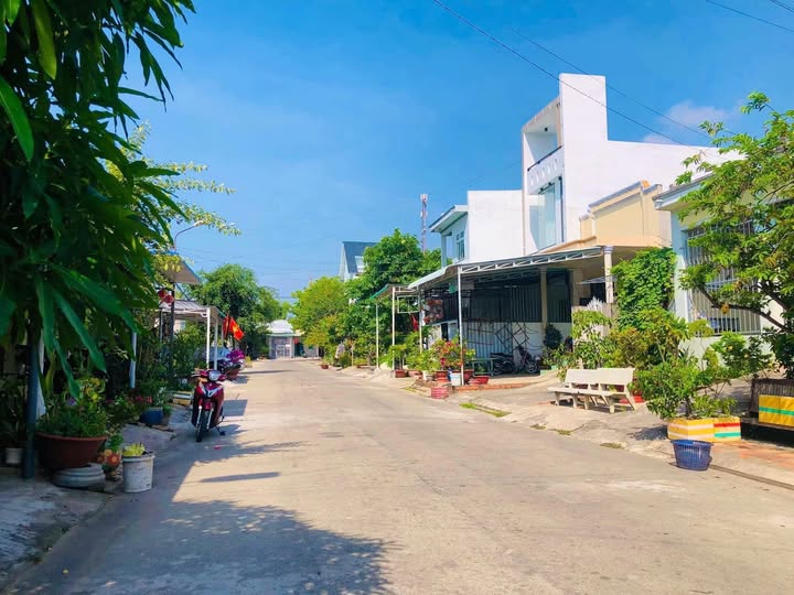 Nhà chính chủ tại Khu dân cư Nguyễn Thái Học, La Gi 100m² giá 1.9 tỷ - Cơ hội đầu tư tuyệt vời!