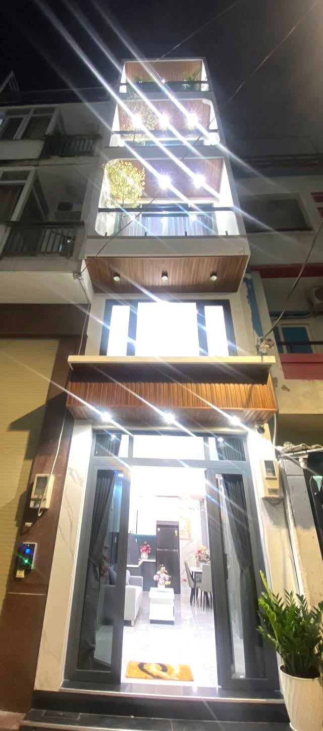 Nhà phố 5 tầng quận 10, giá 12.8 tỷ - Thang máy, full nội thất sang trọng!