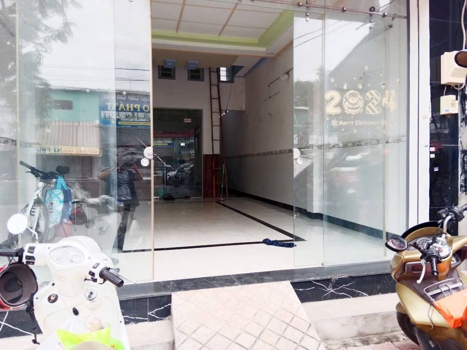 Cho thuê nhà kinh doanh mặt tiền Nguyễn Cửu Phú 125m² - Vỉa hè rộng, tiện lợi cho mọi loại hình!