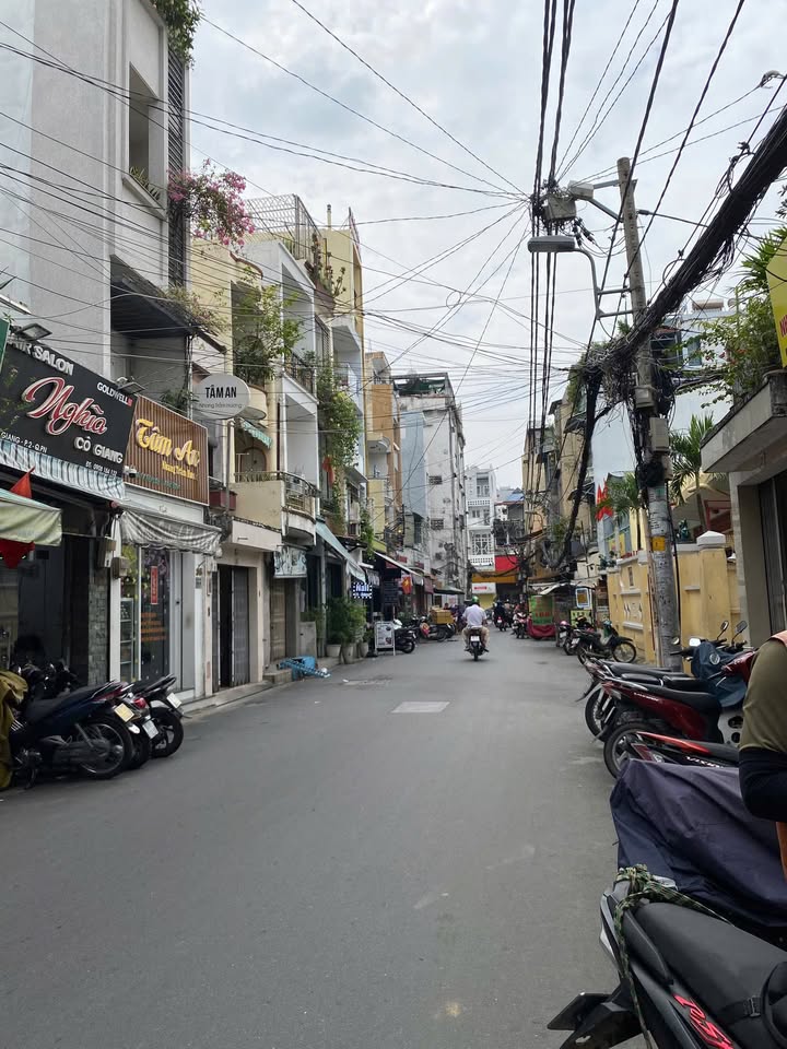 Nhà mặt tiền Cô Giang, Phú Nhuận 28m² giá 20 triệu - Kinh doanh lý tưởng!