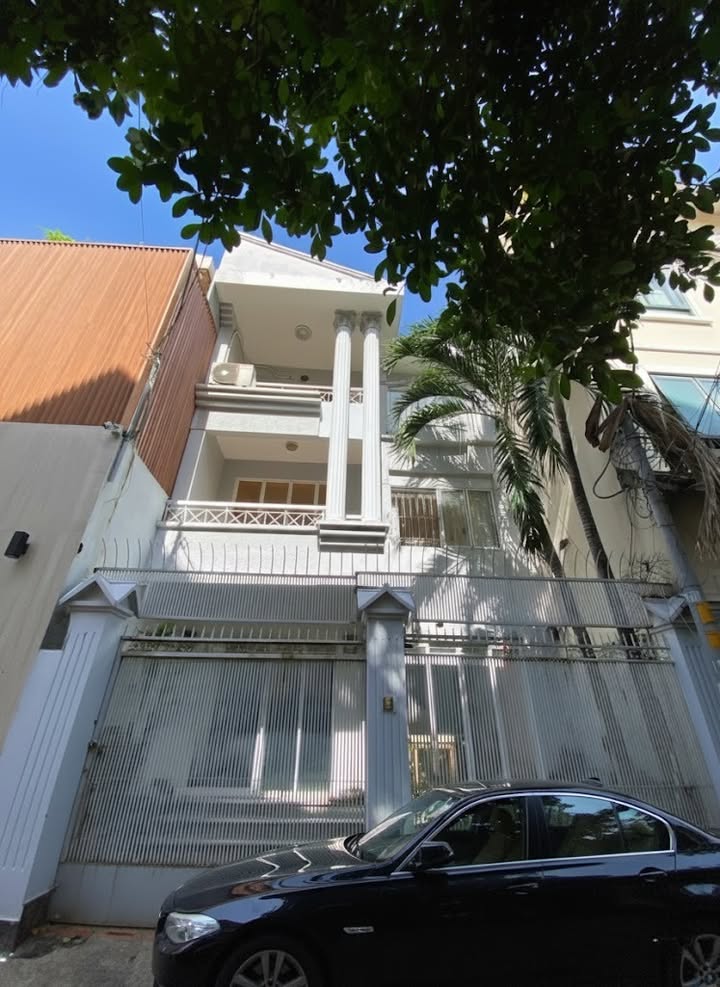 Nhà nguyên căn Nguyễn Đình Chính, Quận Phú Nhuận, 126m² - Giá chỉ 48 triệu/tháng!