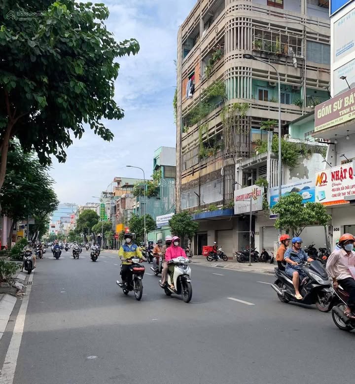 Nhà mặt tiền Vũ Tùng, Bình Thạnh 8m - 5 tầng thang máy - Chỉ 50 triệu/tháng!