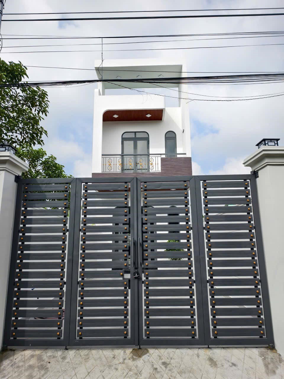 Nhà 1 trệt 1 lầu phường Tương Bình Hiệp 120m² - Đường ô tô vào tận nơi, gần UBND chỉ 300m!