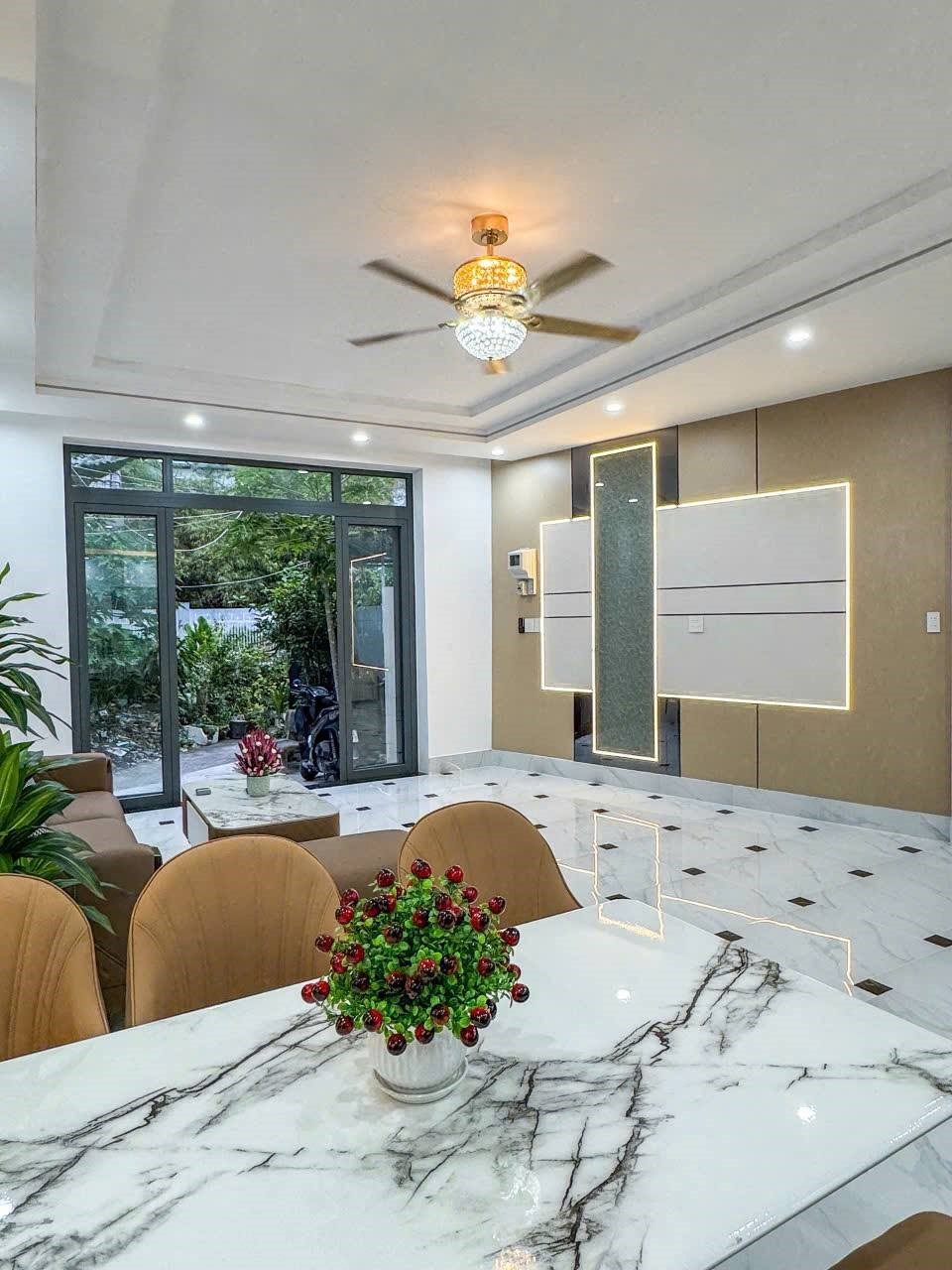 Nhà 1 trệt 1 lầu lững 3 phòng ngủ tại hẻm 151 Hoàng Văn Thụ, giá chỉ 2.95 tỷ!