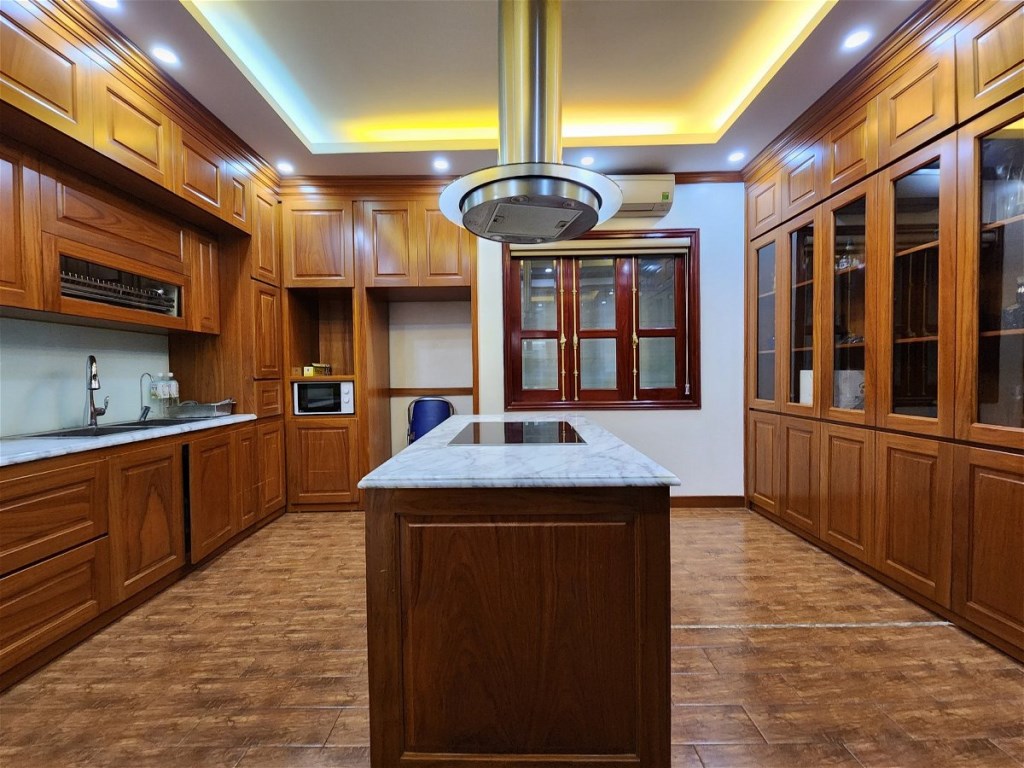 Bán nhà mặt phố Cầu Gỗ, quận Hoàn Kiếm 62m² - Vị trí đẹp, kinh doanh thuận lợi!