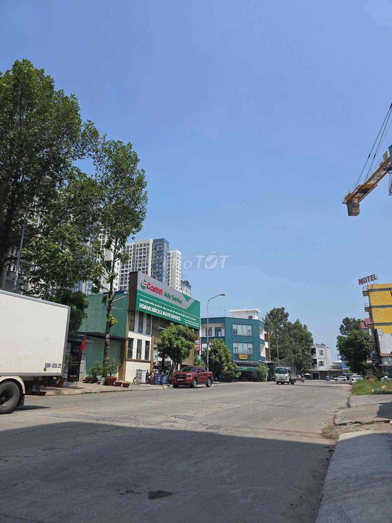 Bán gấp tòa nhà 6 tầng mặt tiền đường N3, Dĩ An - 10.5 tỷ, lợi nhuận cao!