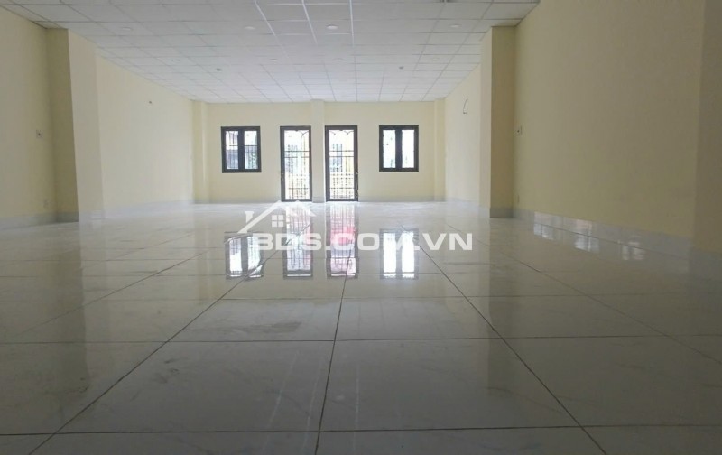 Cho thuê văn phòng 61 Phổ Quang, Q. Tân Bình 42m² - Vị trí đắc địa gần Sân bay Tân Sơn Nhất!
