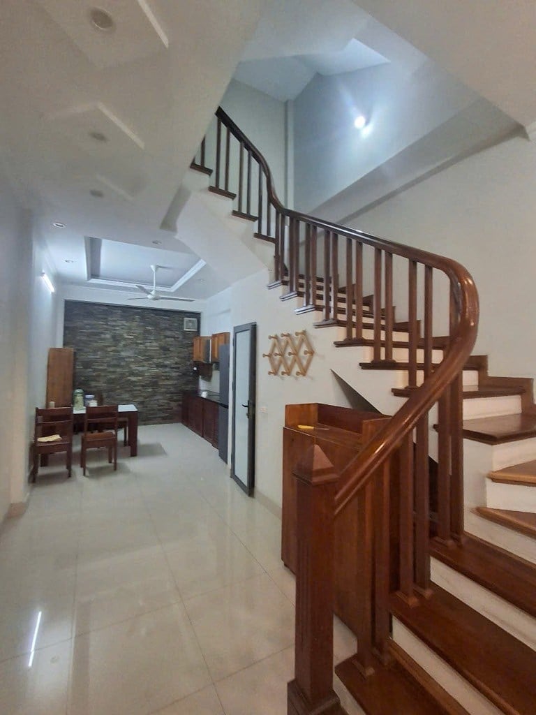 Nhà 5 Tầng Đông Ngạc, Bắc Từ Liêm 38m² giá 7.5 tỷ - Thiết kế hợp lý, sẵn sàng giao dịch!