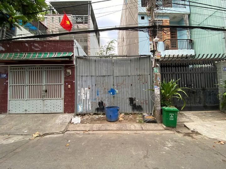 Bán đất 1 sẹc hẻm đường 18B Bình Tân 88m² giá 6.5 tỷ - Vị trí đẹp gần chợ và trường học!