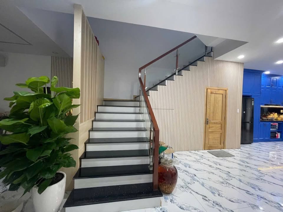 Townhouse KDC Riverpark Liên Phường 120m² giá 13 tỷ - Nhà 2 mặt tiền hồ bơi nội khu!