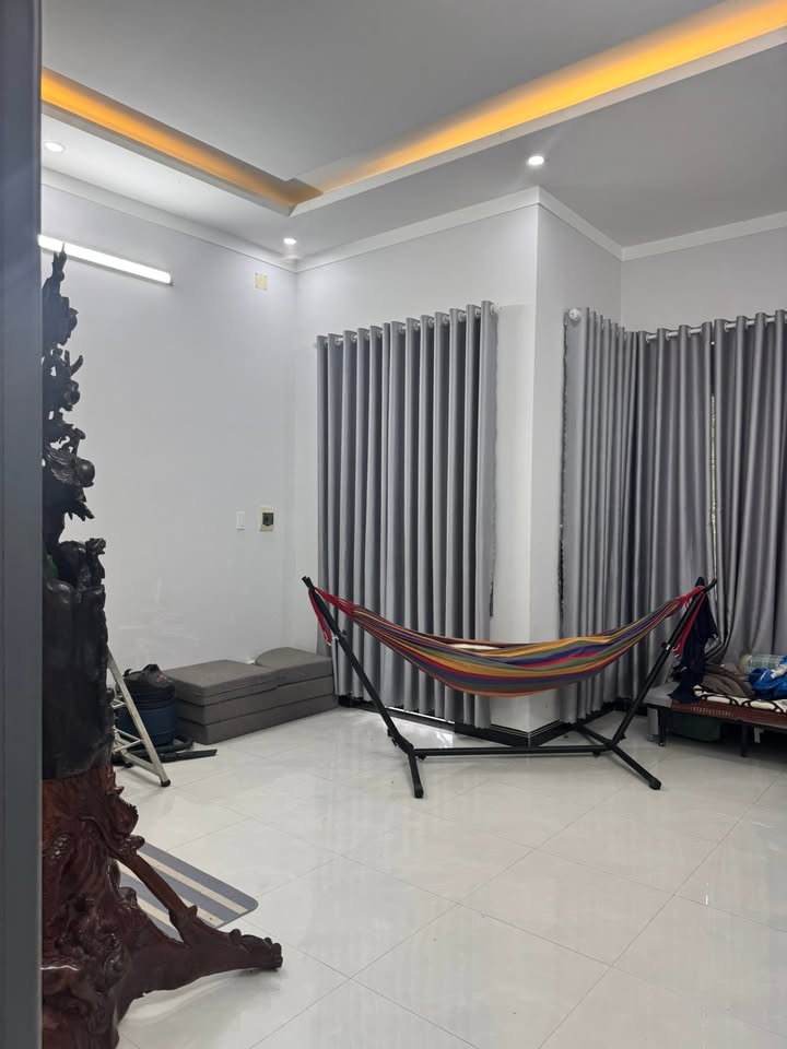 Nhà phố Duy Tân, Kon Tum 125m² giá 3 tỷ - Thiết kế hiện đại, dọn vào ở ngay!