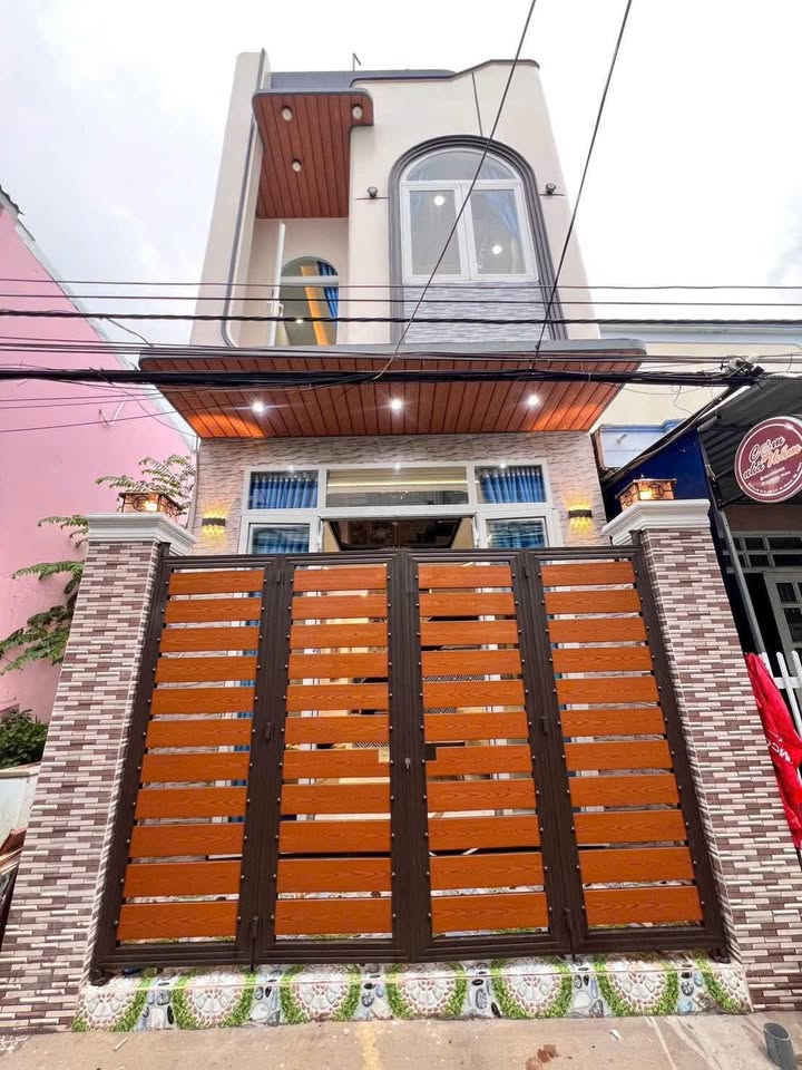 Bán nhà xây dựng mới đường Hoàng Quốc Việt, 61m² giá 3.19 tỷ - Pháp lý hoàn chỉnh!