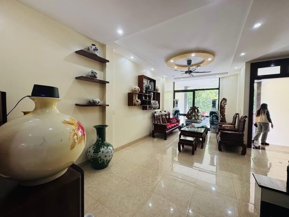 Nhà 3 tầng tại Minh Khai, 132m² - Cơ hội đầu tư hấp dẫn!