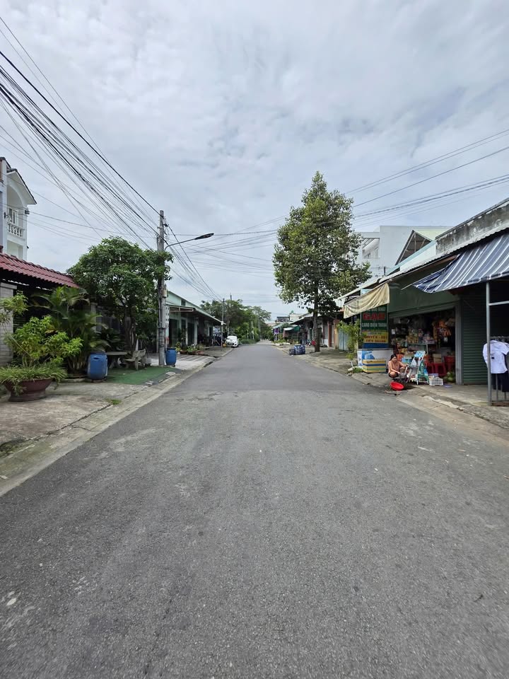 Đất thổ cư 150m² Tân Đông Hiệp 5.3 tỷ - Xây dựng tự do gần trung tâm y tế!