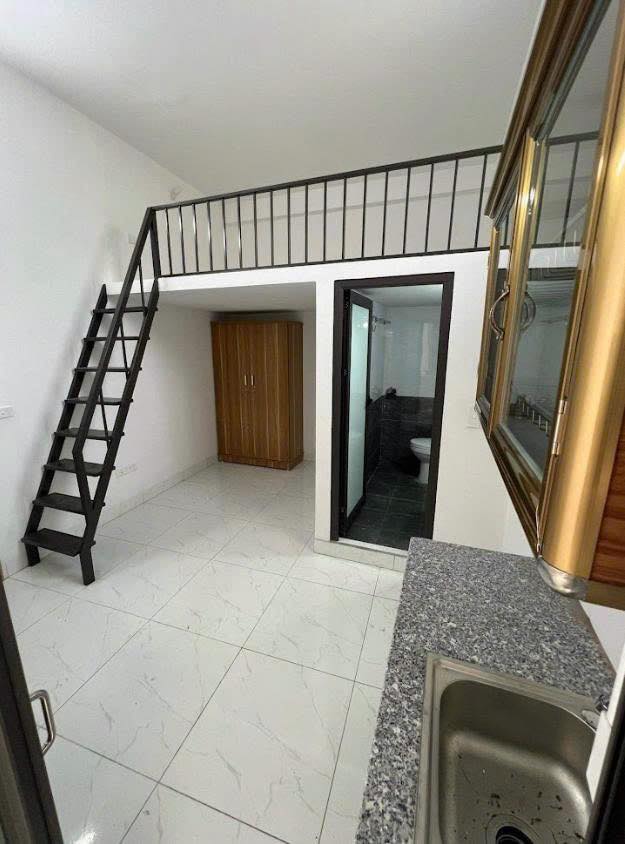 Phòng cho thuê ngõ 87 Yên Xá, 25m² giá 3.1 triệu - Thiết kế gác xép tiện nghi!