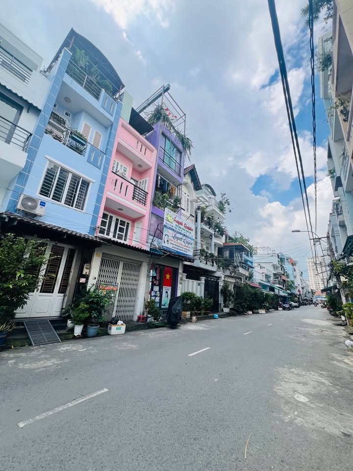 Nhà phố mặt tiền đường số 15, quận 7, diện tích 30m² - Vị trí đắc địa, giá chỉ 7.7 tỷ!