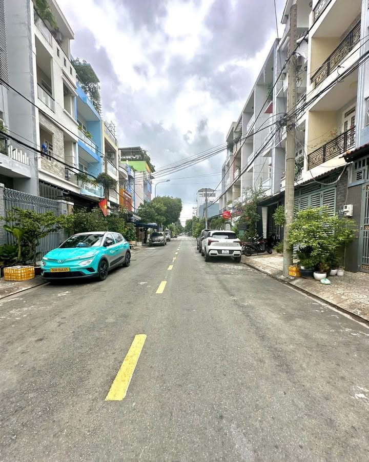 Nhà mặt tiền kinh doanh Phú Thạnh, Tân Phú 156m² giá 17.8 tỷ - Đầu tư sinh lời ngay!