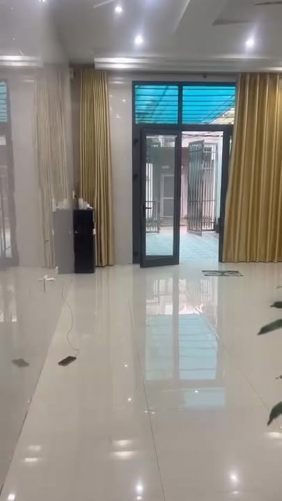 Nhà riêng Kiêu Kỵ 125m² giá 15 tỷ - Ô tô vào tận nhà, sổ đỏ chính chủ!