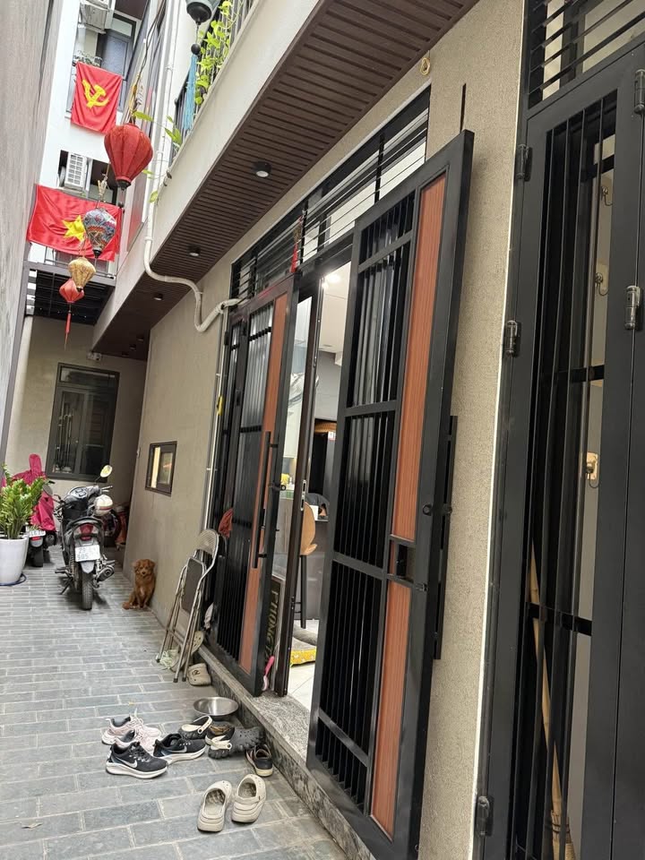 Nhà đẹp phố Ngọc Thụy, Long Biên 32m² giá 7.9 tỷ - Vị trí đắc địa gần trường học!