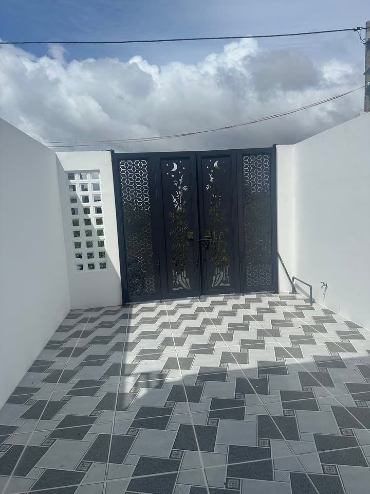 Nhà mới hoàn thiện tại Khu Công Nghiệp Long Đức, Trà Vinh 94.97m² giá 960 triệu - Không thể bỏ lỡ!