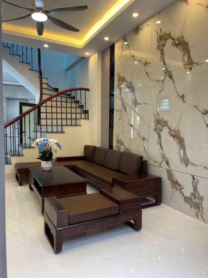 Nhà 3 Tầng Lô Góc Ngõ Phố Ngô Quyền, Hải Dương 43m² giá 2.7 tỷ - Thiết kế hiện đại, sẵn sàng vào ở!