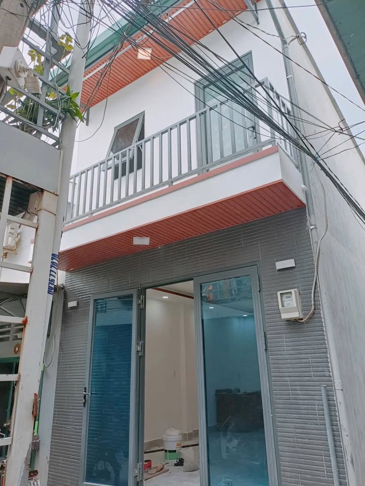 Nhà Bà Điểm Hóc Môn 40m² giá 1.85 tỷ - Hẻm thông thoáng, gần chợ Huế!