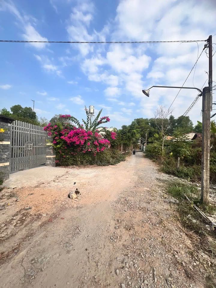 Nhà phố Phú An Bến Cát 495m² giá 2.15 tỷ - Đường xe hơi thoải mái