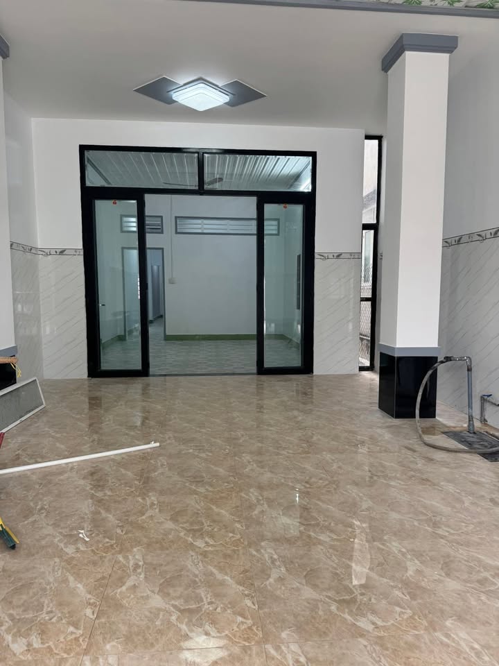 Nhà phố Hòa Thành 145m² giá 1.35 tỷ - Gần chợ Long Hoa, trường học