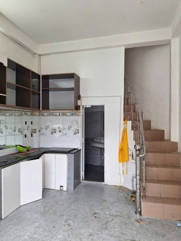 Nhà mặt tiền đường Nguyễn Văn Cừ, Quận 5 - 20m² giá 10.5 triệu - Kinh doanh thuận lợi!