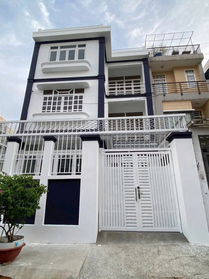 Nhà cho thuê mặt tiền Trường Chinh, Tân Bình 144m² - Thiết kế biệt thự sang trọng!