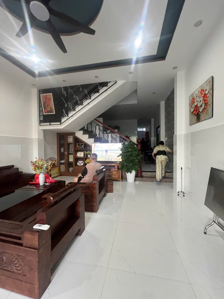 Nhà 3 tầng mặt tiền 5.5m đường Phạm Hùng, Đà Nẵng 100m² - Vị trí kinh doanh siêu đỉnh chỉ 6.35 tỷ!