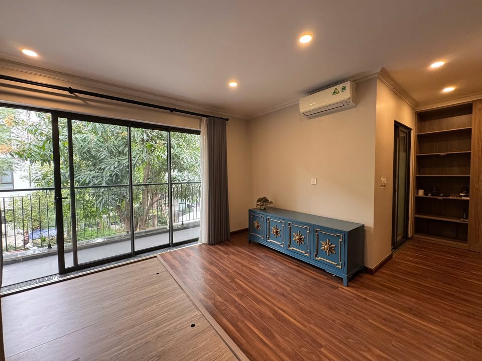 Cho thuê biệt thự song lập Ecopark 200m² - View công viên tuyệt đẹp, đầy đủ nội thất!